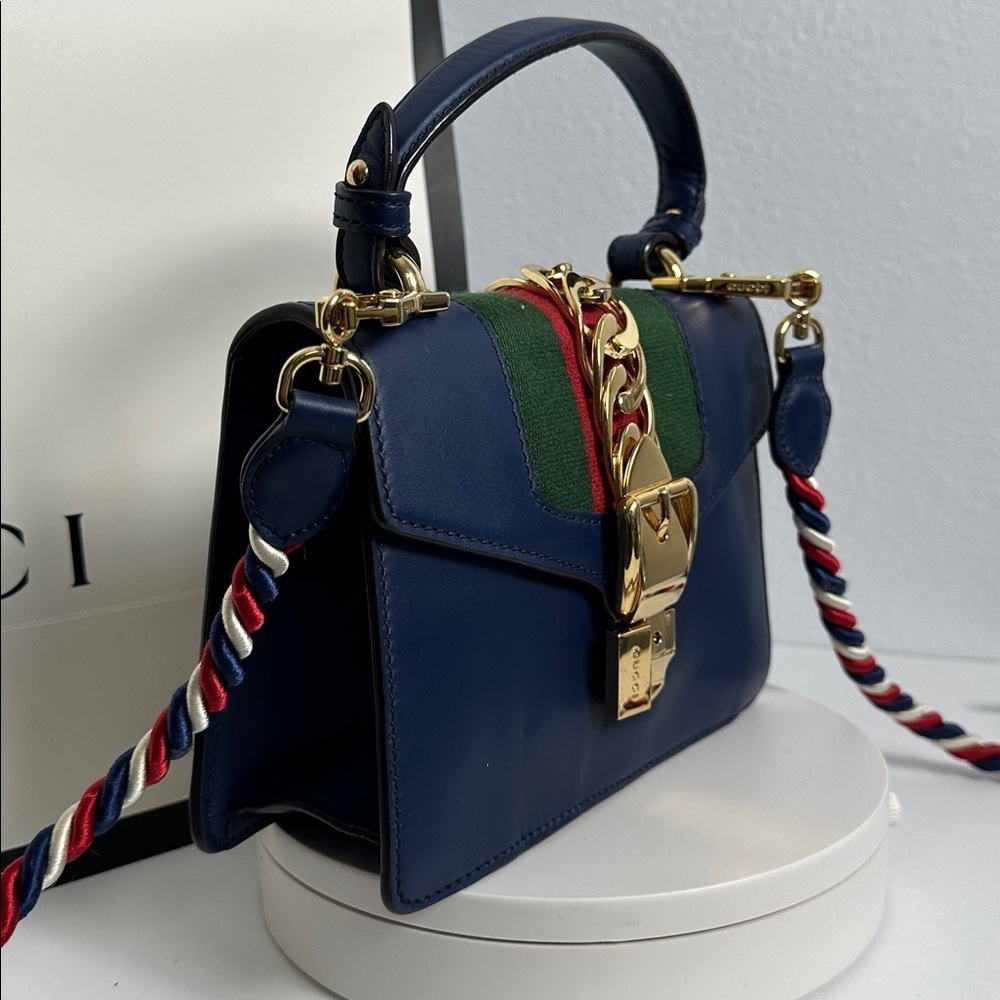 💯Authentic Gucci Navy Blue Sylvie Mini Top Handle Bag in leather 🍀 - Picture 5 of 17